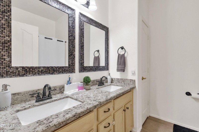 37-web-or-mls-969-e-oakland-st