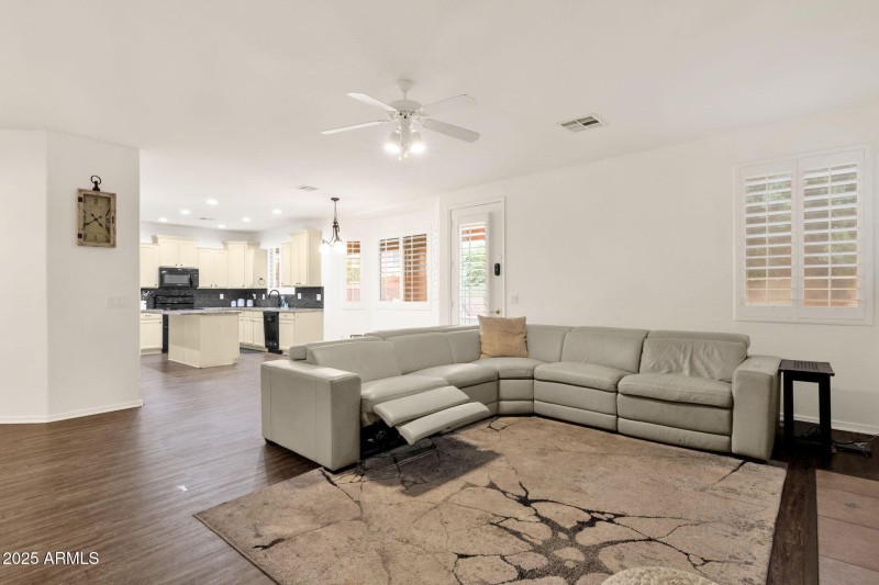 21-web-or-mls-969-e-oakland-st