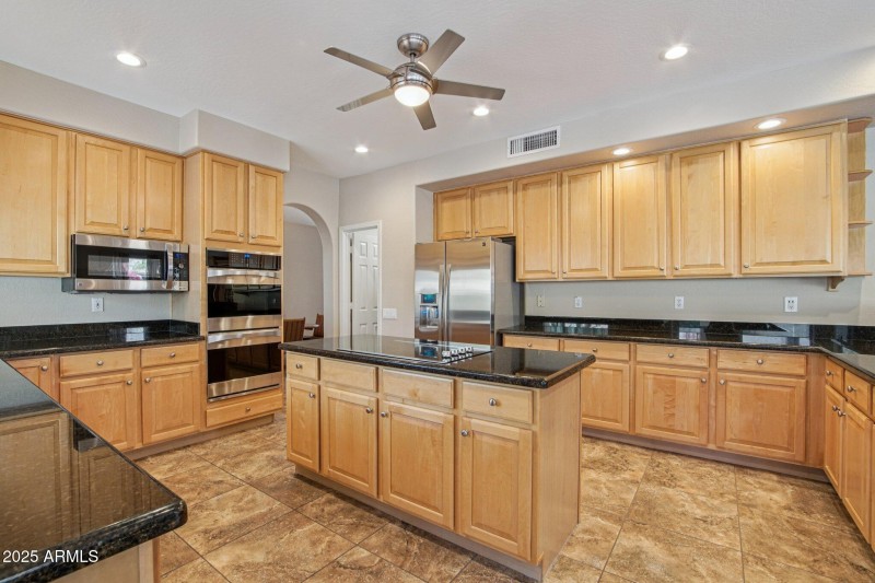 8-web-or-mls-E Desert Flower Ln-S2412-01