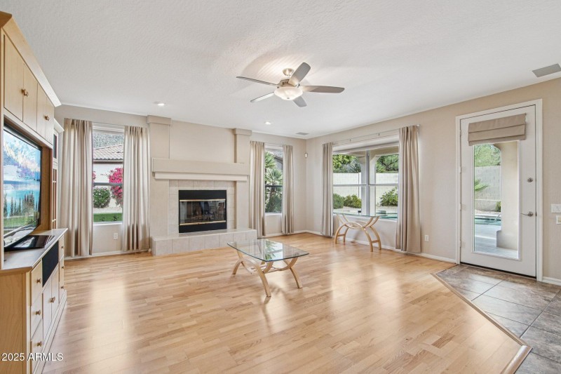 12-web-or-mls-E Desert Flower Ln-S2412-0