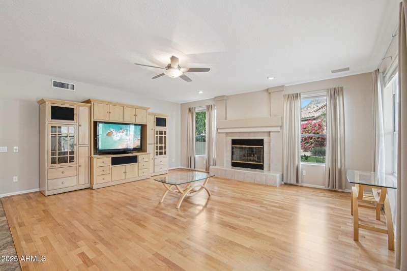 13-web-or-mls-E Desert Flower Ln-S2412-0