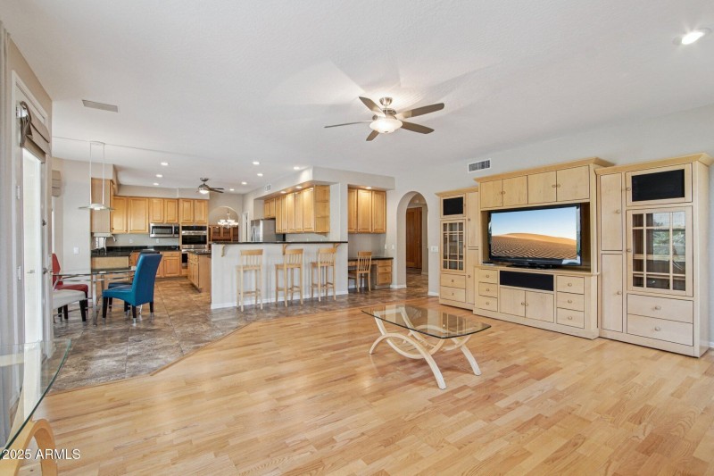 14-web-or-mls-E Desert Flower Ln-S2412-0