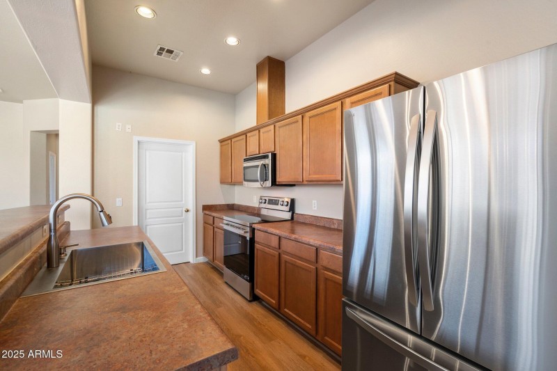 New fridge, range, d/w, sink, disposal