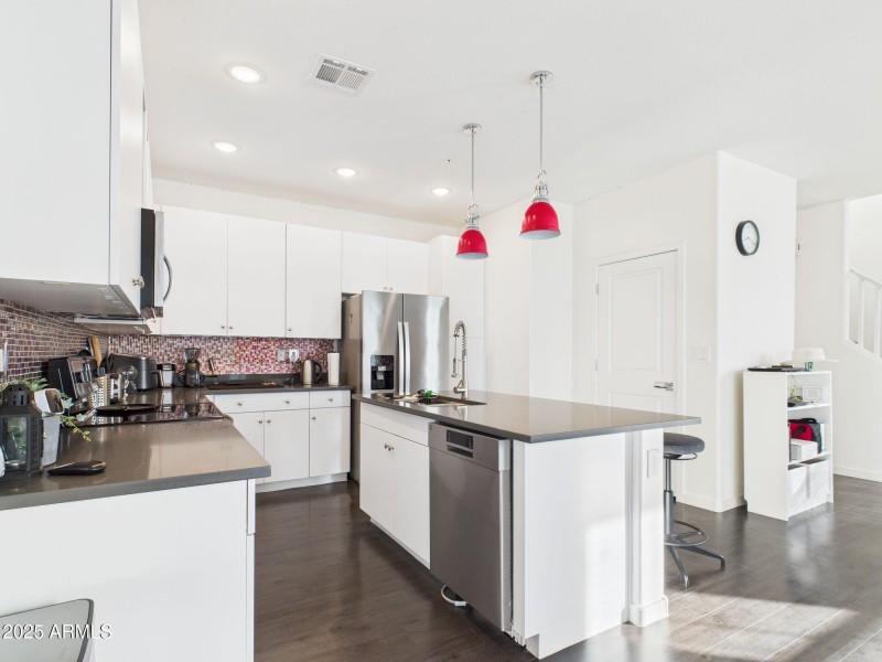 13-web-or-mls-CAM03379G0-PR0169-STILL012