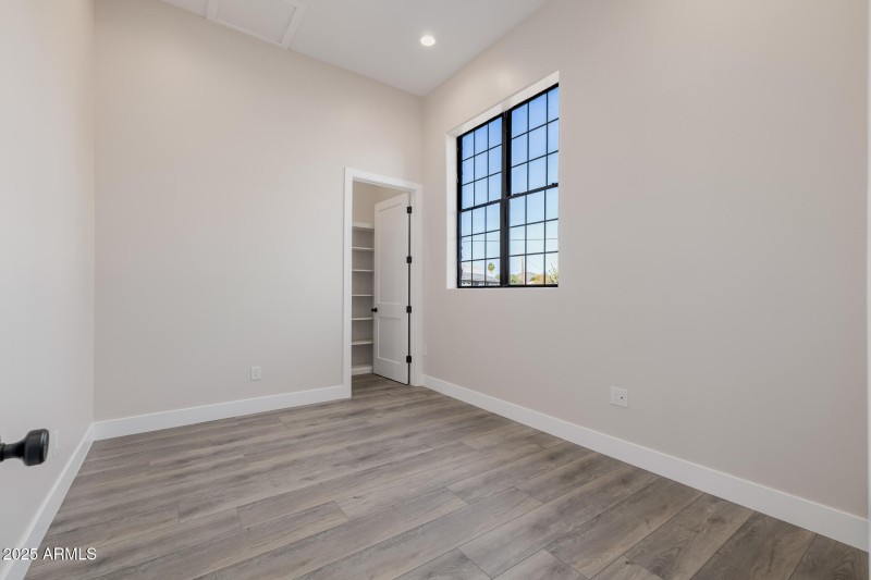 Guset Suite 3 : Office