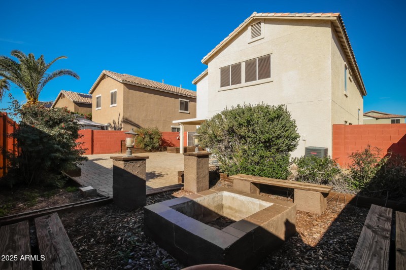 021-photo-rear-view-15024597