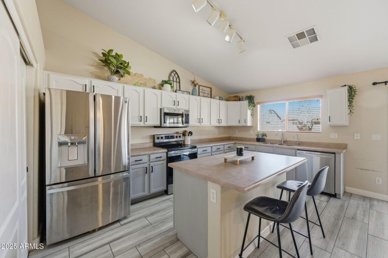 16-web-or-mls-43392 W Neely Drive-16