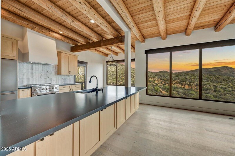 23-Kitchen Sitting View