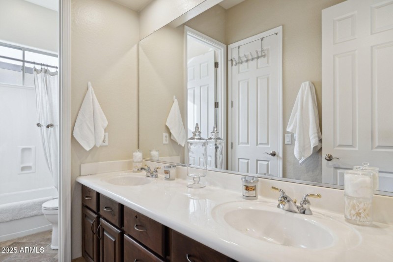 Jack and Jill Guest Rooms 2 and 3