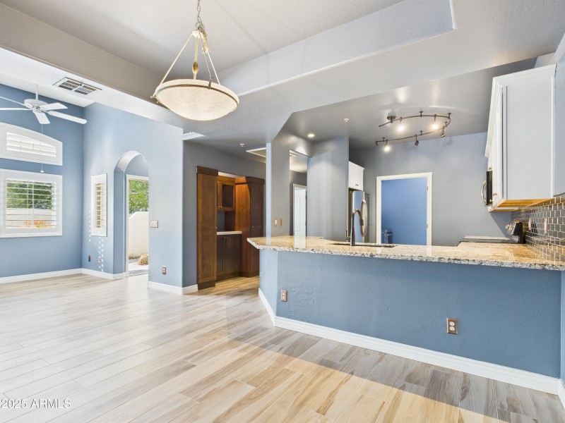 43 13826 N 96th St Dining Room