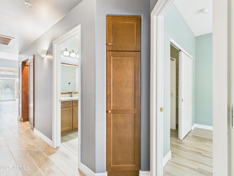 71 13826 N 96th St Hallway