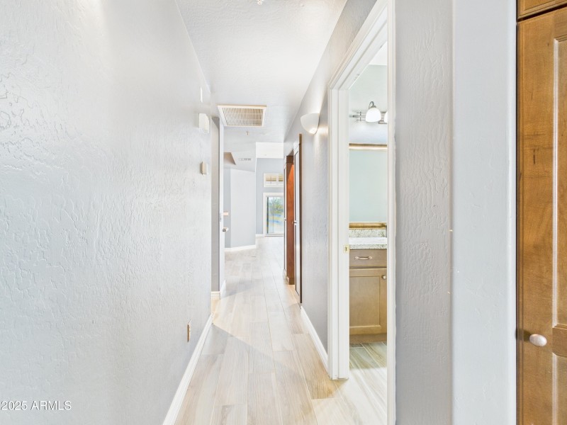 73 13826 N 96th St Hallway