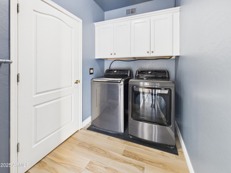 95 13826 N 96th St Laundry Room