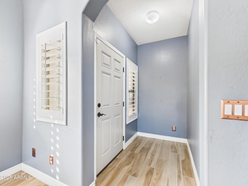 112 13826 N 96th St Entryway