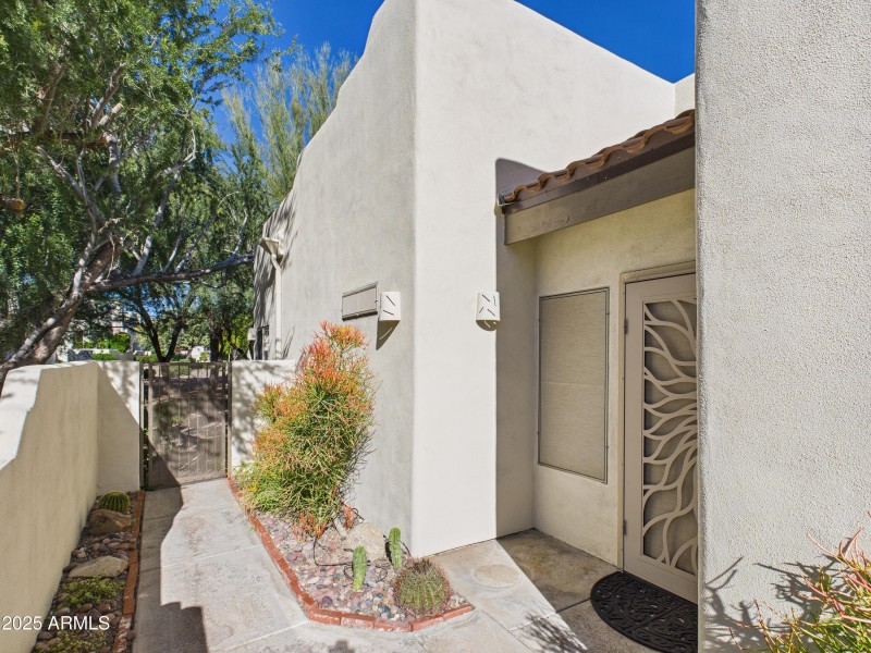 113 13826 N 96th St Entry Way