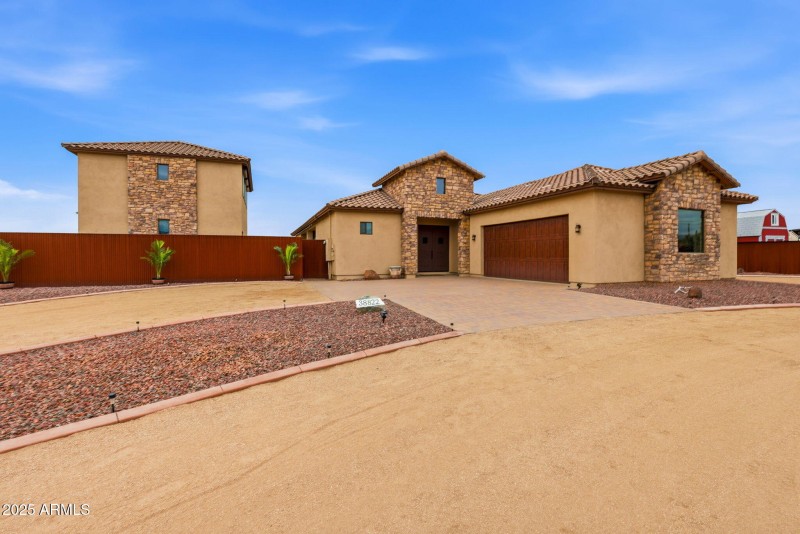 5-web-or-mls-38822 N 21st Ave-05 - Copy