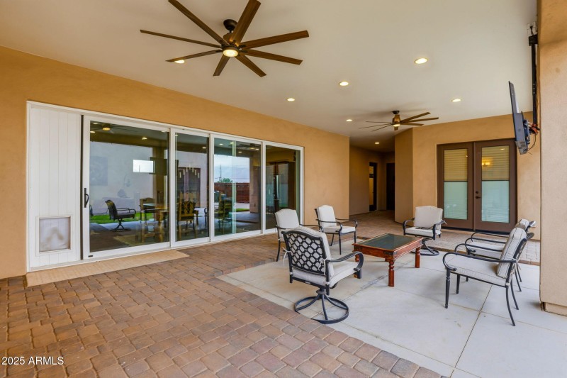 7-web-or-mls-38822 N 21st Ave-07 - Copy