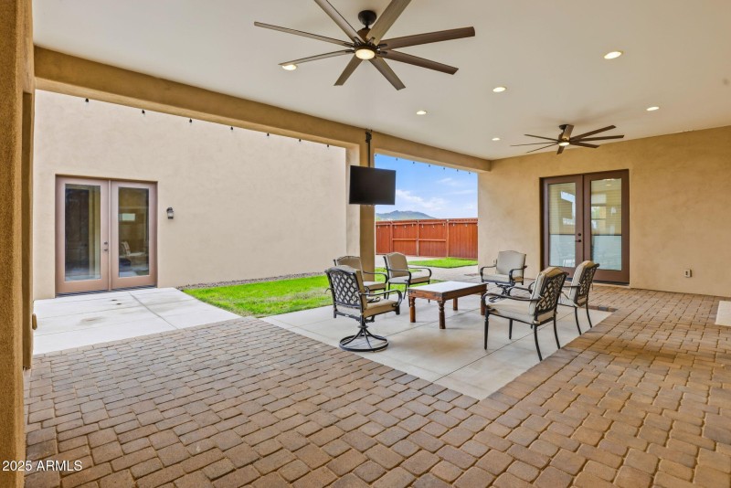 10-web-or-mls-38822 N 21st Ave-10 - Copy