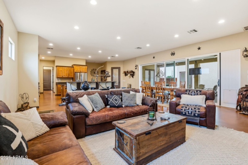 26-web-or-mls-38822 N 21st Ave-26 - Copy