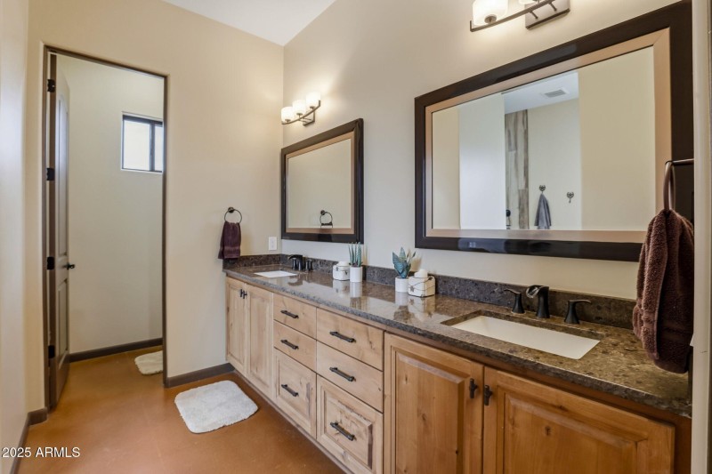 41-web-or-mls-38822 N 21st Ave-39