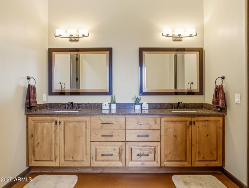 42-web-or-mls-38822 N 21st Ave-82