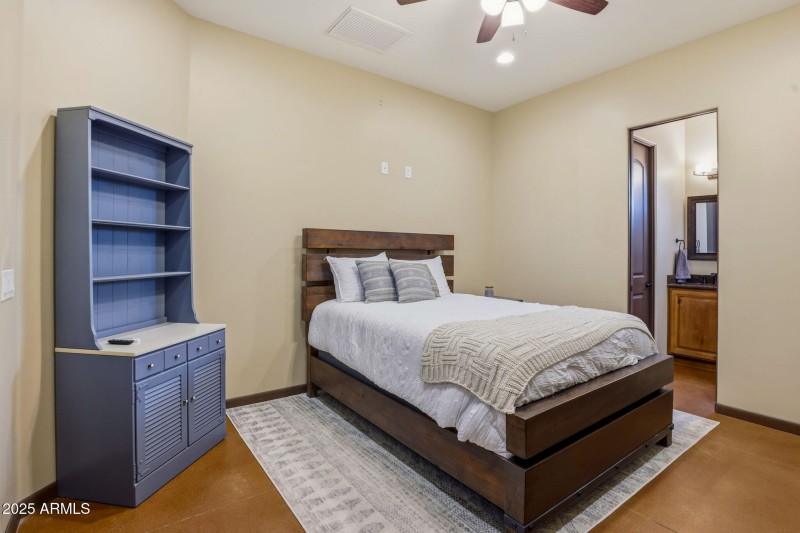 48-web-or-mls-38822 N 21st Ave-46