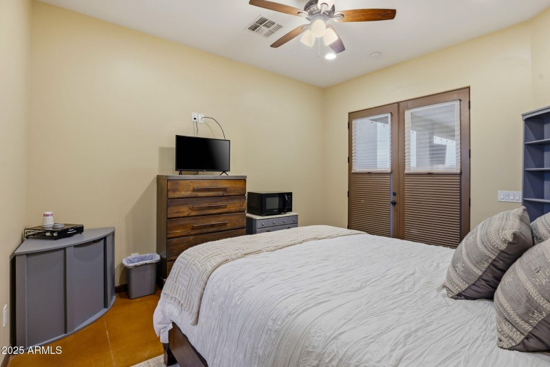 49-web-or-mls-38822 N 21st Ave-47 - Copy