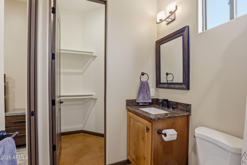 52-web-or-mls-38822 N 21st Ave-50 - Copy