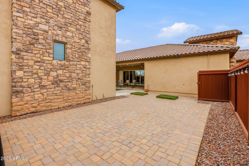 63-web-or-mls-38822 N 21st Ave-61