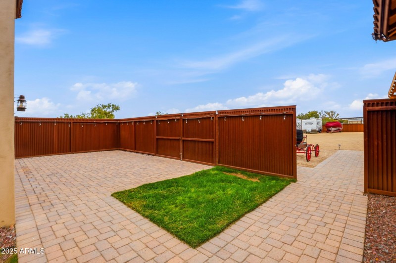 66-web-or-mls-38822 N 21st Ave-64