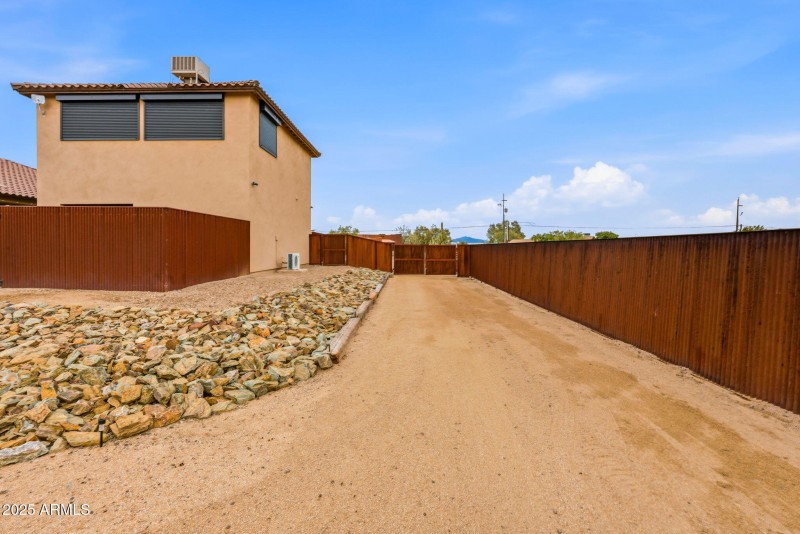 81-web-or-mls-38822 N 21st Ave-79