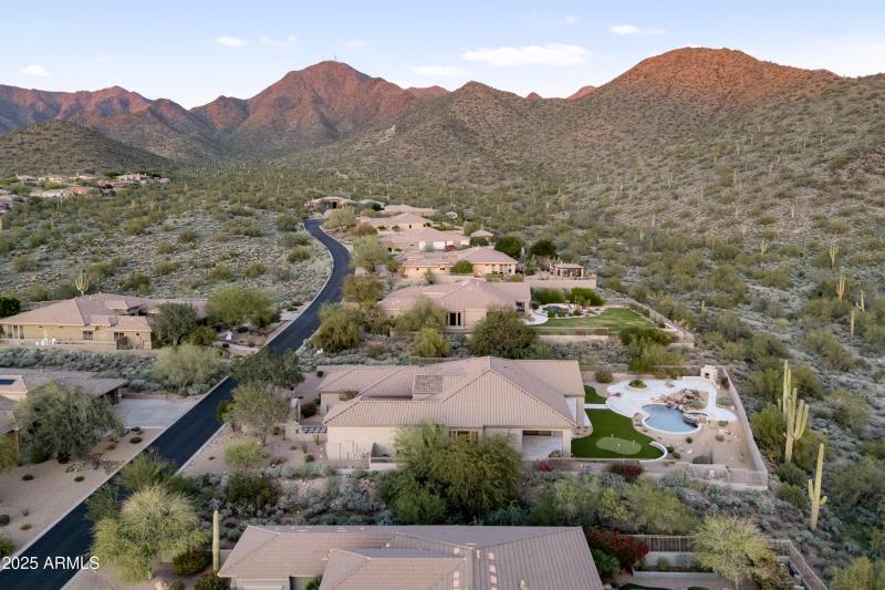 10_11573 e winchcomb dr-9