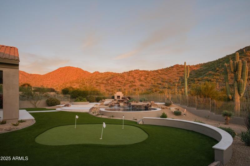 043_11573 E Winchcomb Dr