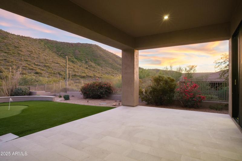 049_11573 E Winchcomb Dr