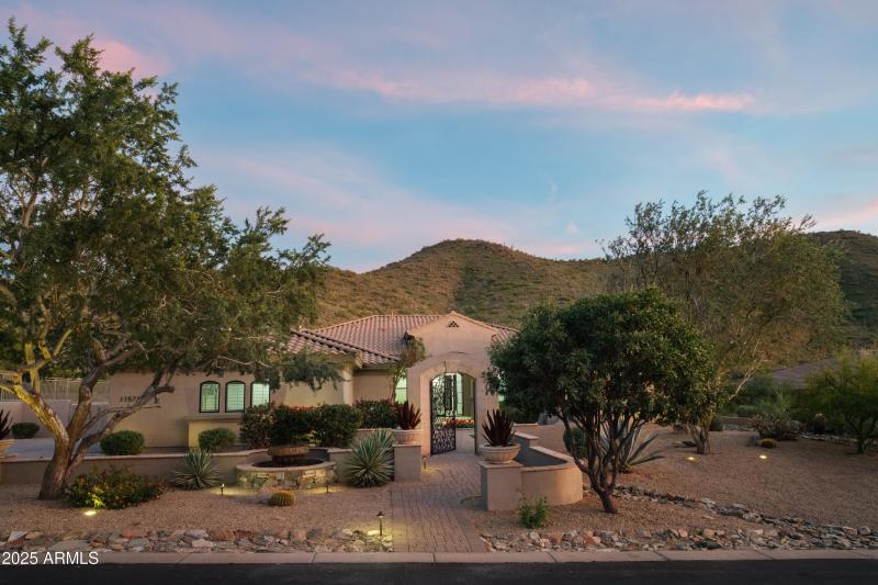 001_11573 E Winchcomb Dr