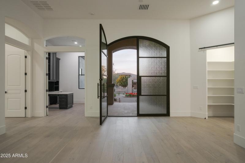 009_11573 E Winchcomb Dr