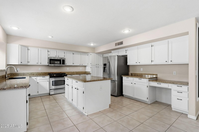 011__310 S Granite Ct