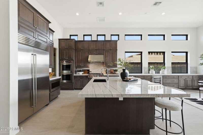 Kitchen W Ample Storage