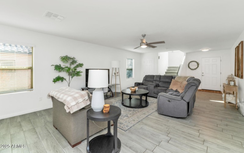 9208 W Coolidge St-large-006-012-9208 W