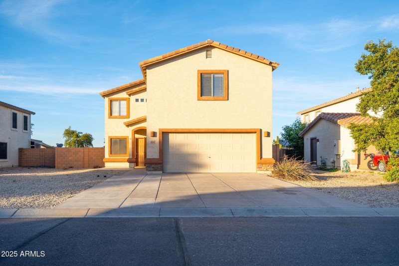 4 Cars Can Park on the driveway