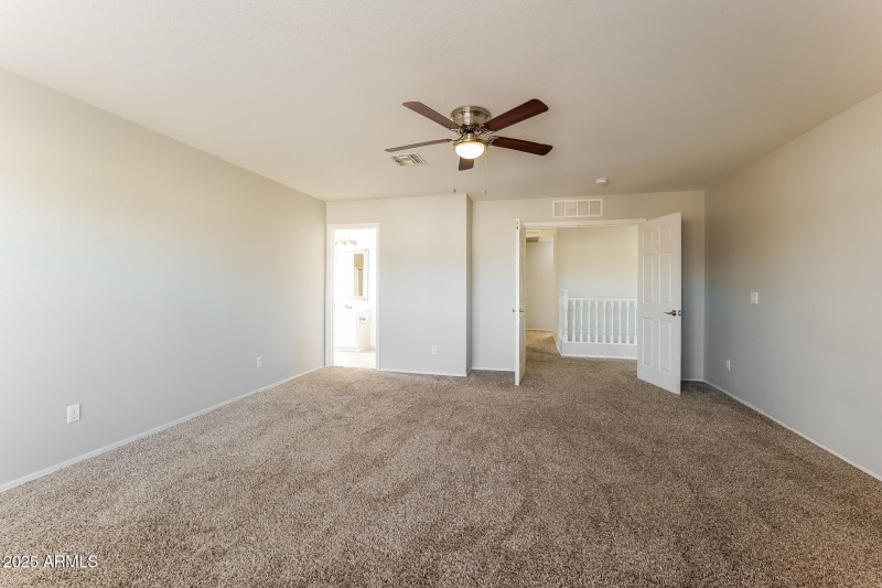 012-photo-main-bedroom-15044109