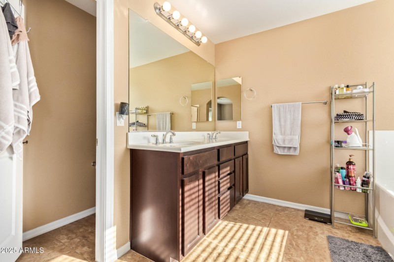 Main bathroom vanity - La Salle