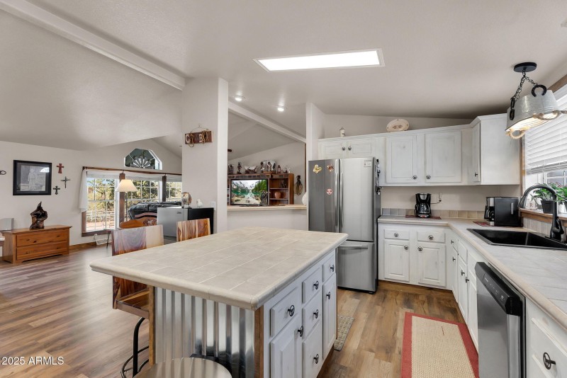 12-web-or-mls-Sentinel Rock -17