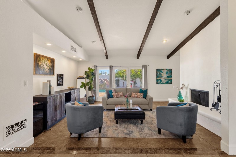 7-web-or-mls-89-n-riata-st