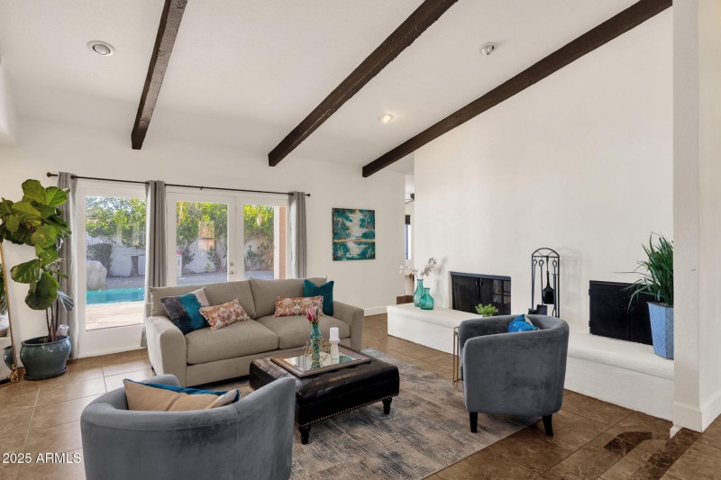 8-web-or-mls-89-n-riata-st