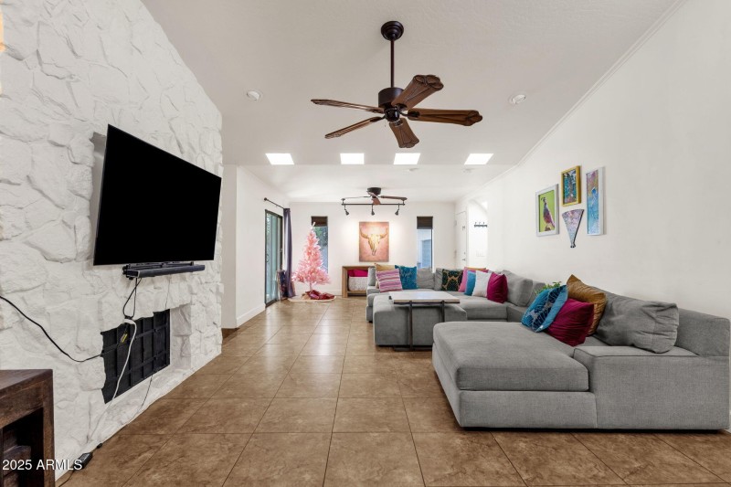 10-web-or-mls-89-n-riata-st