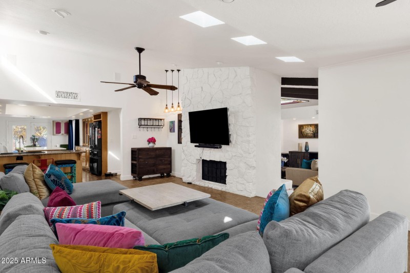 12-web-or-mls-89-n-riata-st