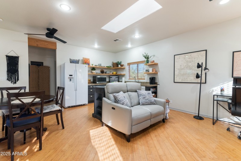 Roomy and open! (casita)