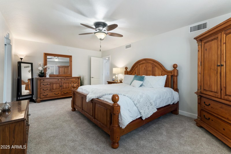 Primary suite, 19'3 x 12'6