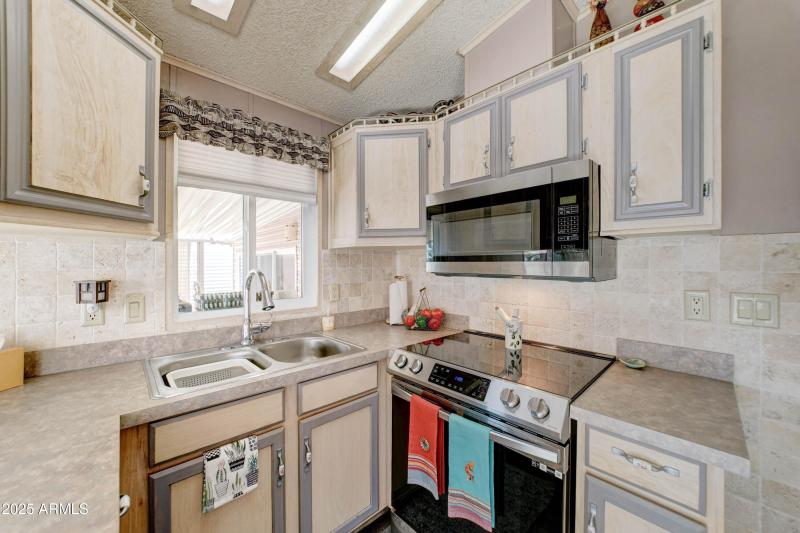 nice working kitchen